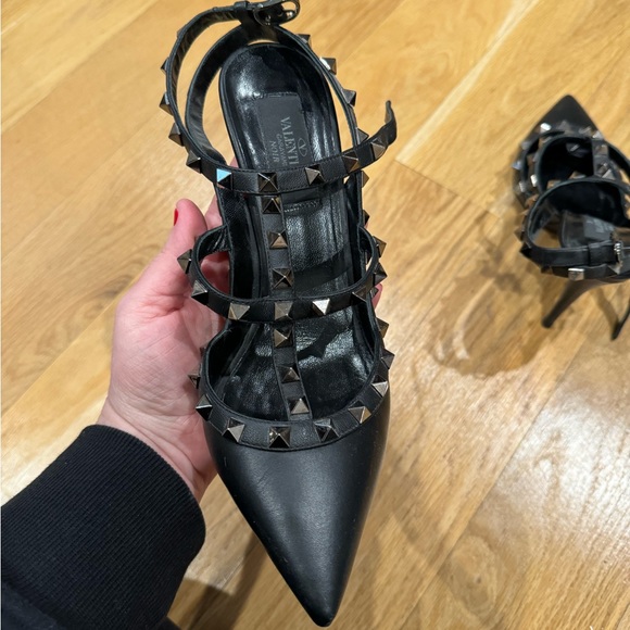 Valentino Garavani women's rockstud cage leather pumps with studs - Picture 9 of 9